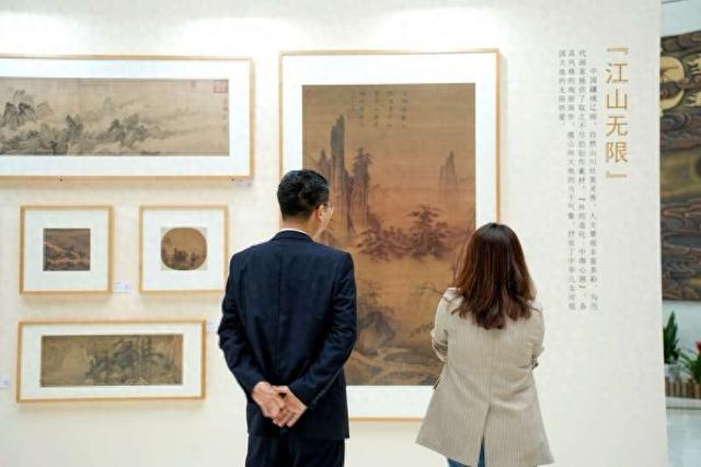 《中国历代绘画大系》成果展宁波高校展出。 施冰洁 摄
