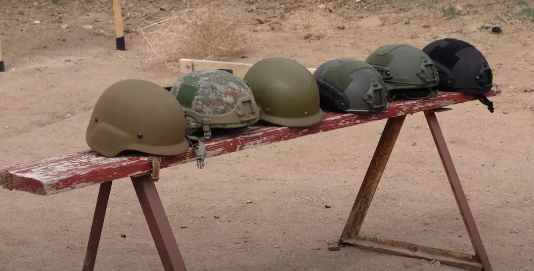 台湾博主测试防弹头盔,解放军和美军表现最好,台军和俄军最拉跨?