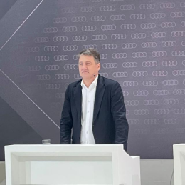 新浪汽车>汽车看点>自媒体>正文> "我们与保时捷开展尊享充电网络合作