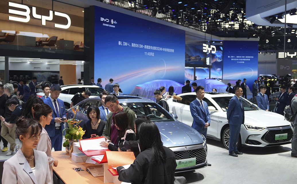 2024年4月25日，第十八届北京国际汽车展览会比亚迪展台。
