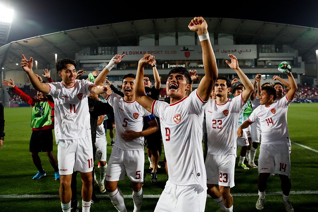 印尼U23欢庆胜利。