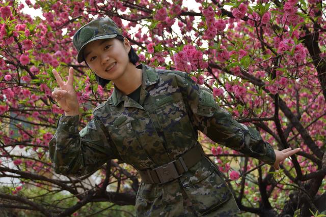 已经"满月"武警北京总队执勤第十三支队春季女兵转眼间中华儿女多奇志