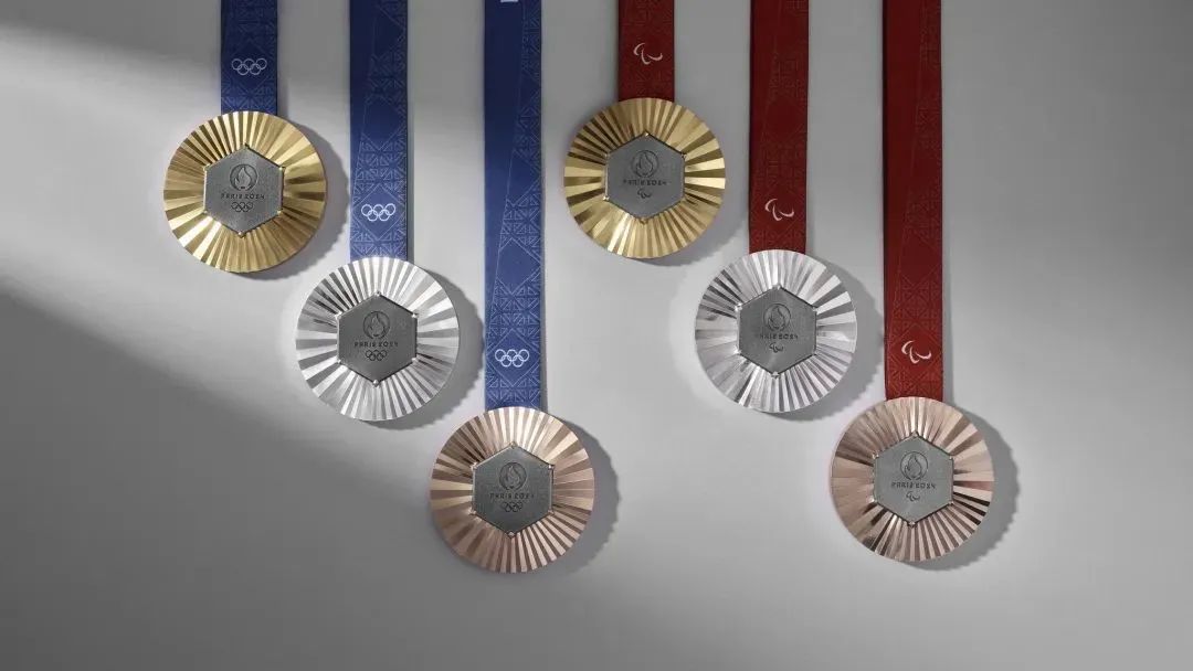 上图2024巴黎奥运会（左侧三枚）和残奥会（右侧三枚）奖牌图片来源： 华丽志