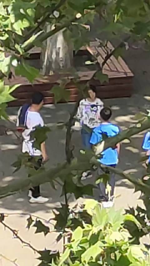 郑州一学校三个老师体罚学生,31度高温不让学生去吃饭|郑州市|河南省|哭声|目击者|孩子_新浪新闻