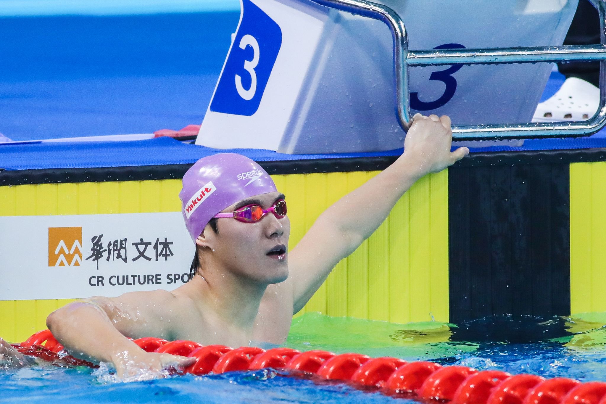 王长浩冠军赛100米蝶泳夺冠。