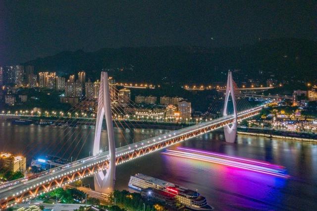 重庆东水门长江大桥。图片来源于网络