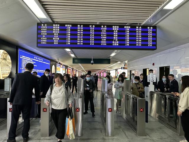 上海火车站东北出站口启用，与地铁3、4号线换乘“免安检”。受访者供图