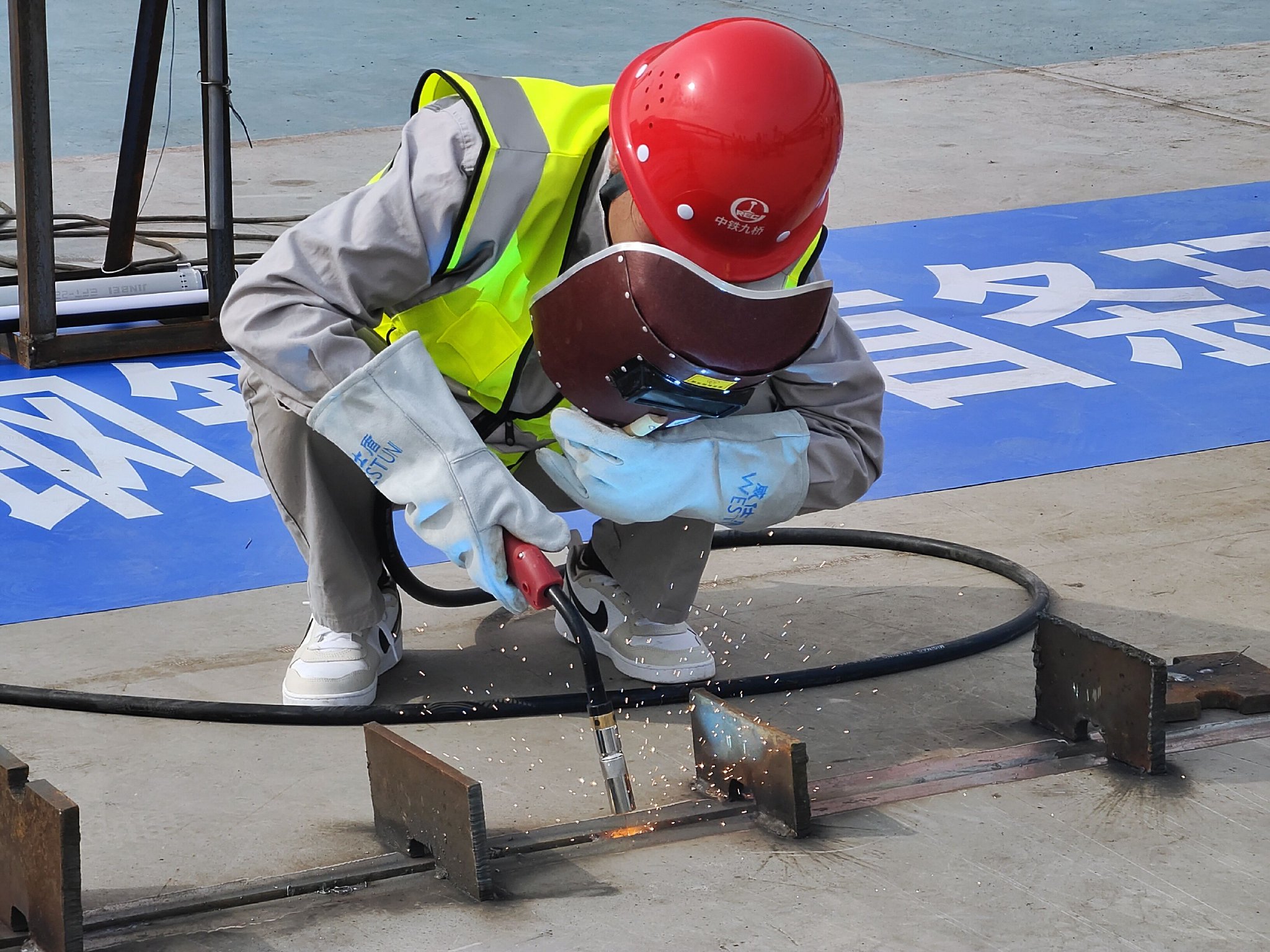 王中美在现场演示中.韩寒 图