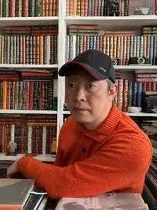 杨小洲，作家、出版策划人、摄影师。