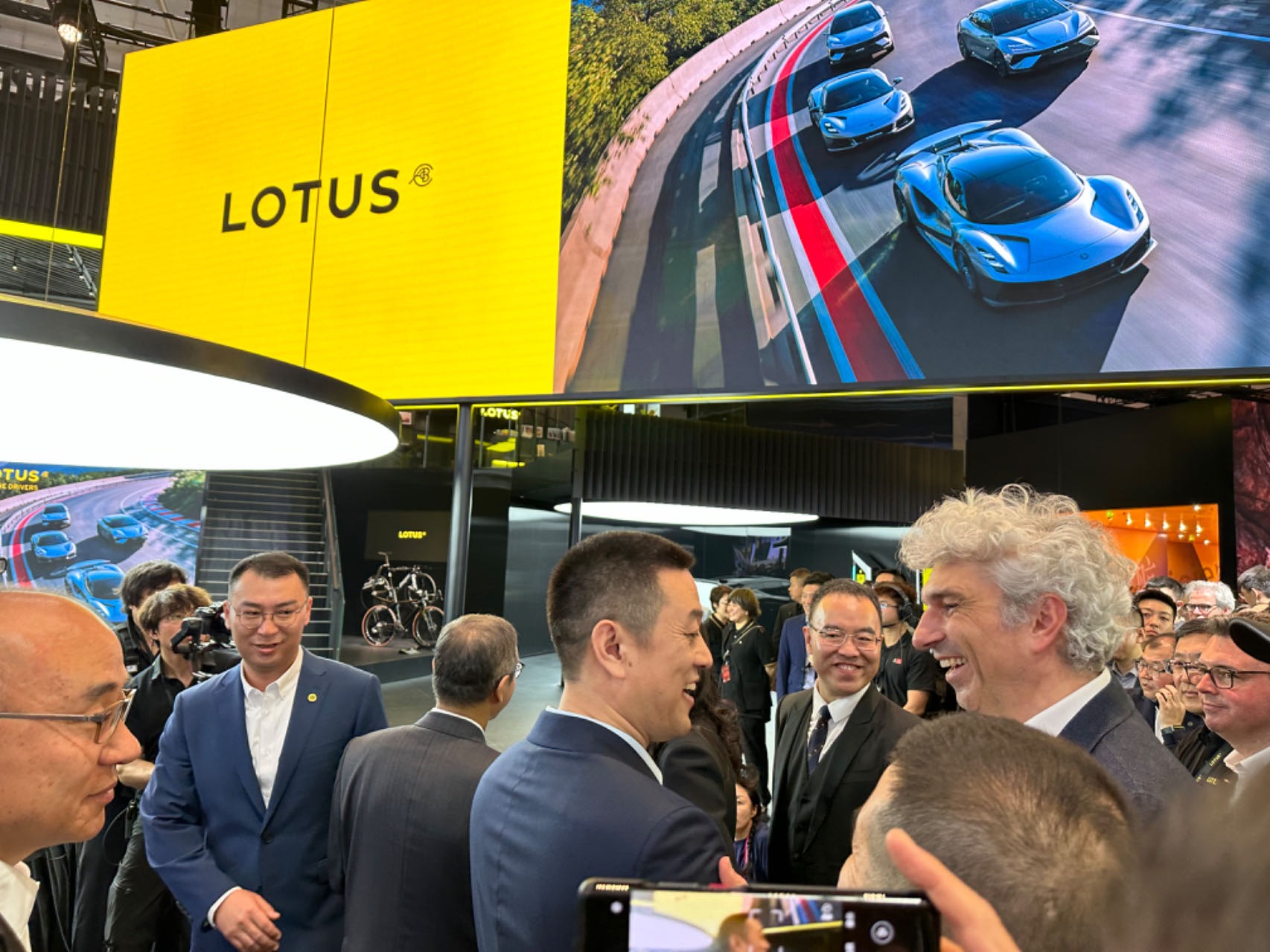 发布会前夕,《中国经营报》记者在现场看到,蔚来控股有限公司(以下