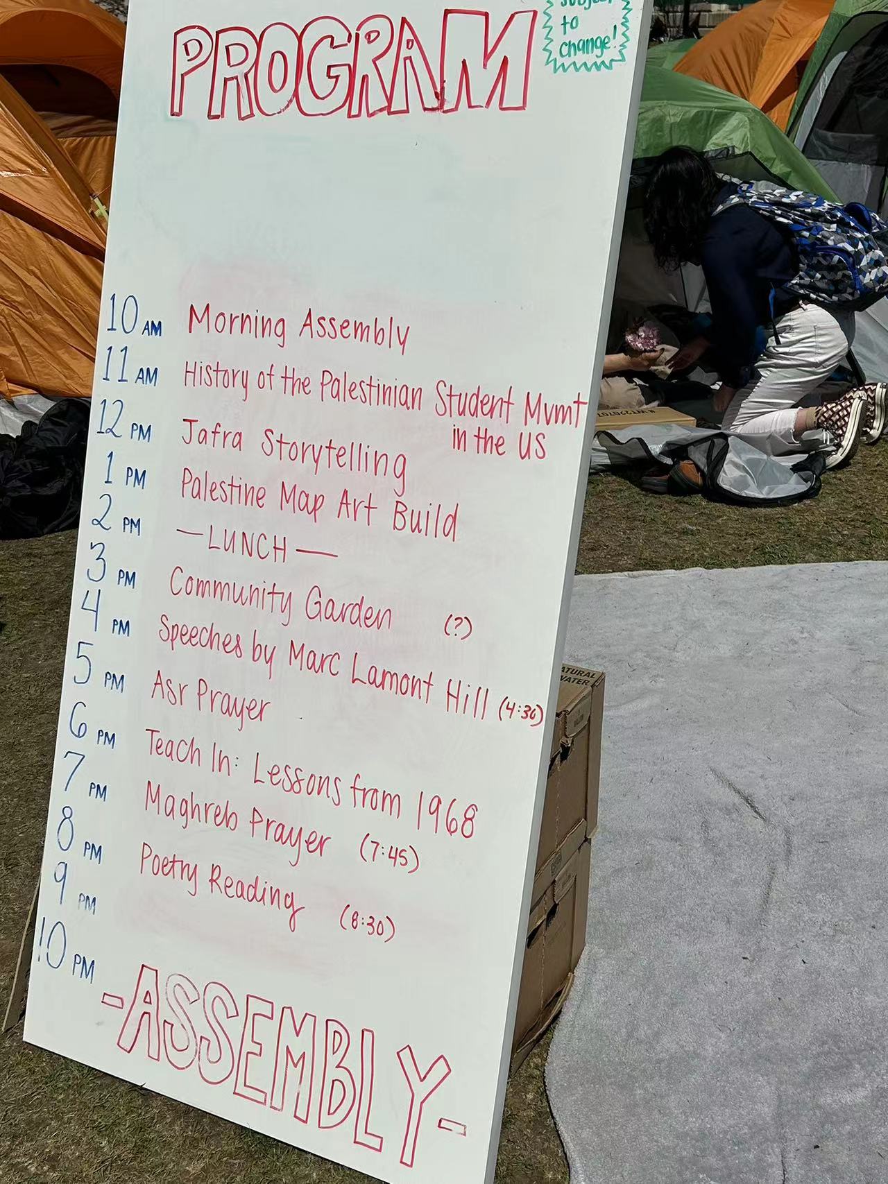 哥大抗议营地一天的日程表（拍摄：哥大曹同学）