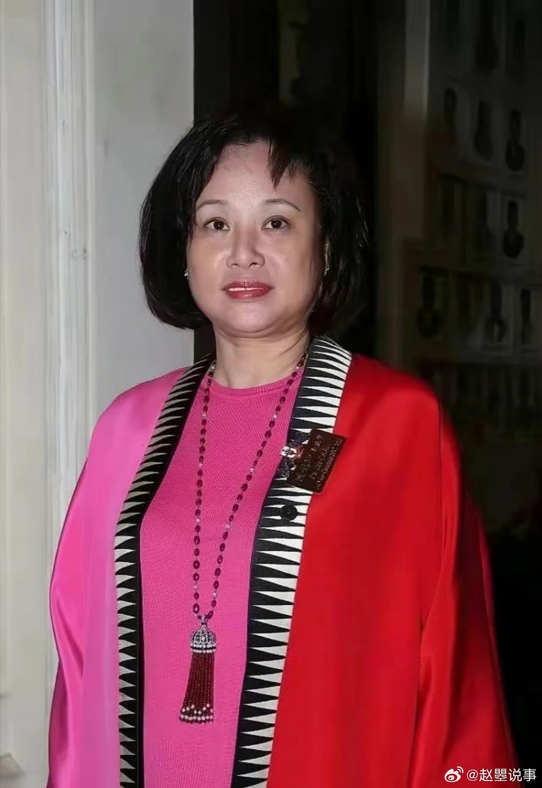 赌王三太陈婉珍一看就是较传统妇女…|赌王_新浪新闻