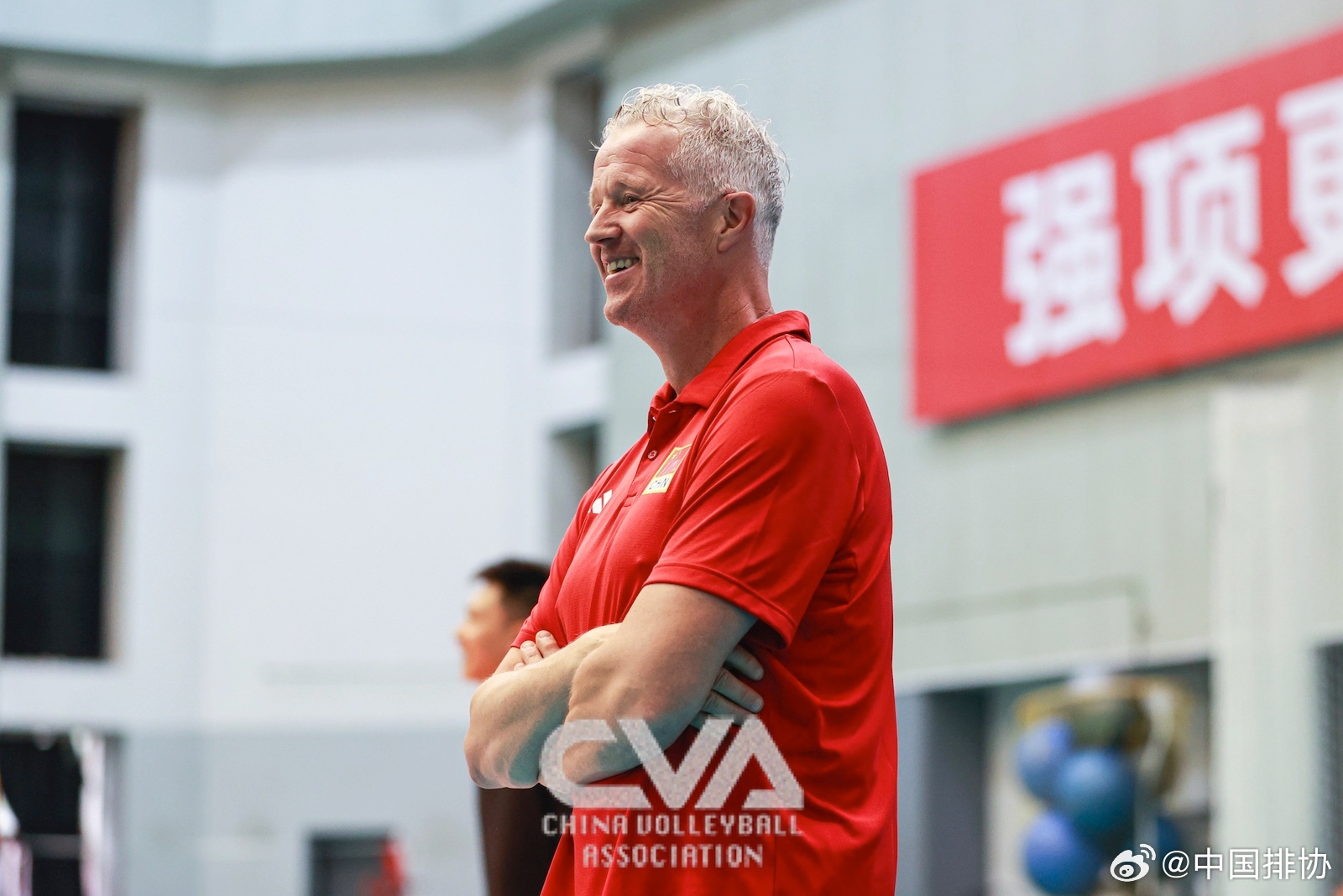 中国男排新洋帅亮相:中国女排很优秀,男排也可以做到_