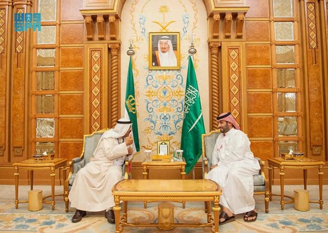 △沙特王储兼首相穆罕默德（图右）与科威特埃米尔米沙勒（图左）
