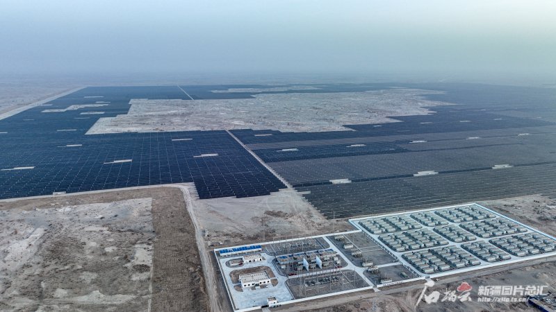 塔里木油田伽师60万千瓦光伏发电项目全容量并网发电。张锡辉 摄