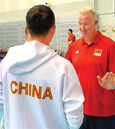 中国男排新帅海宁正式亮相(图)