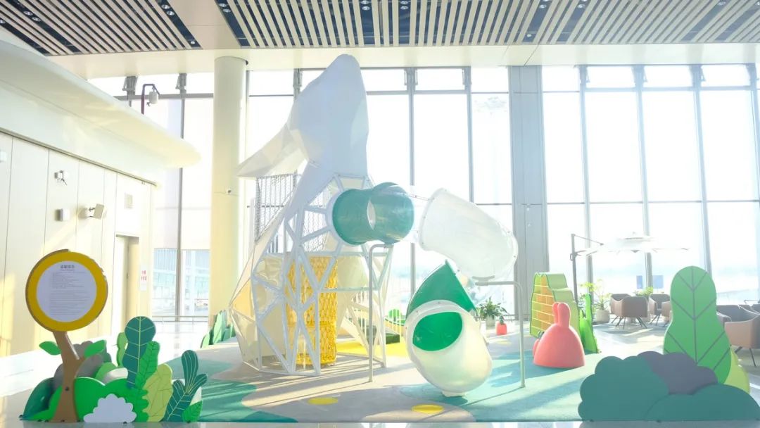 海口美兰国际机场2号航站楼新增的“自然”主题儿童娱乐区