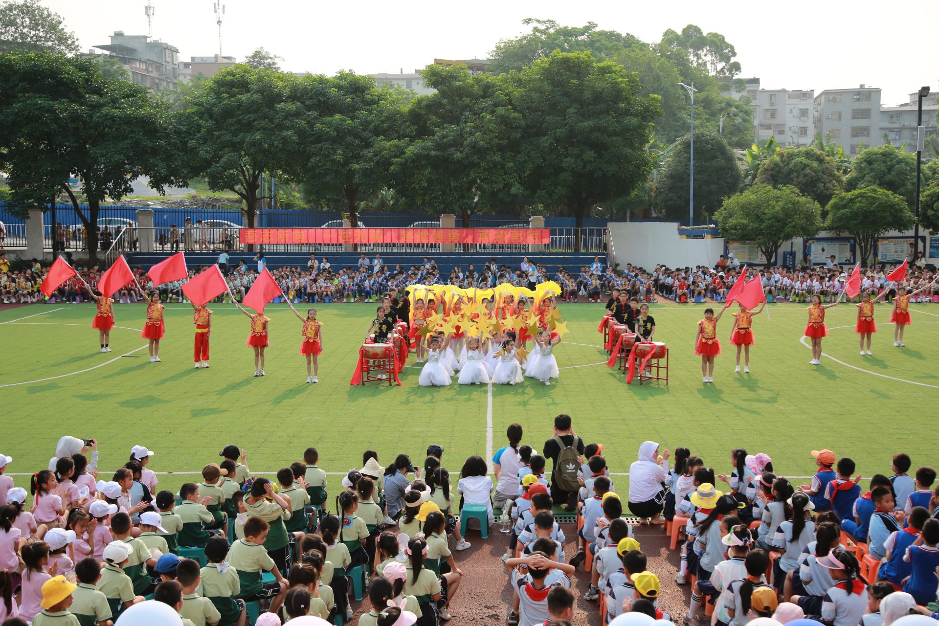 南宁高新区林峰路小学举办第四届校园足球文化节。