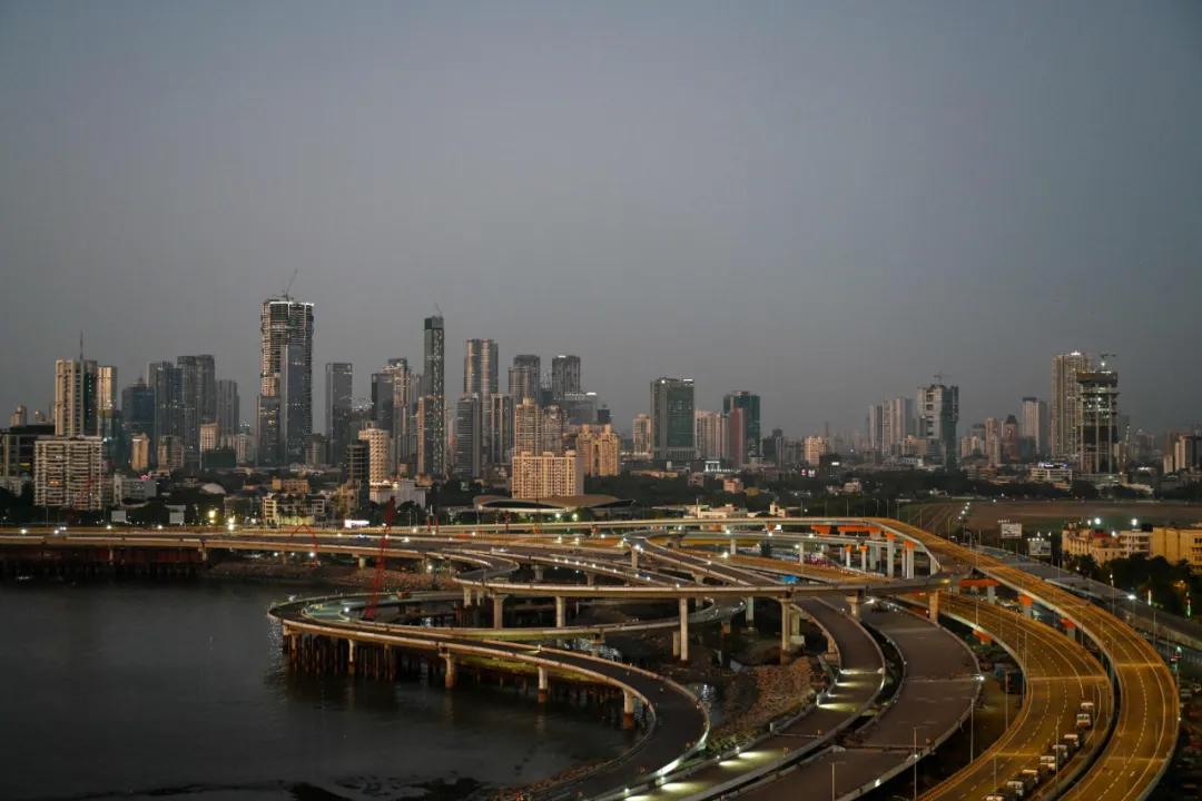 资料图片:印度孟买一处城市景观.(新华社发)