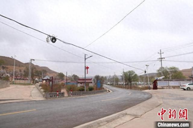 宁夏西吉:新建乡道拓宽村民致富路