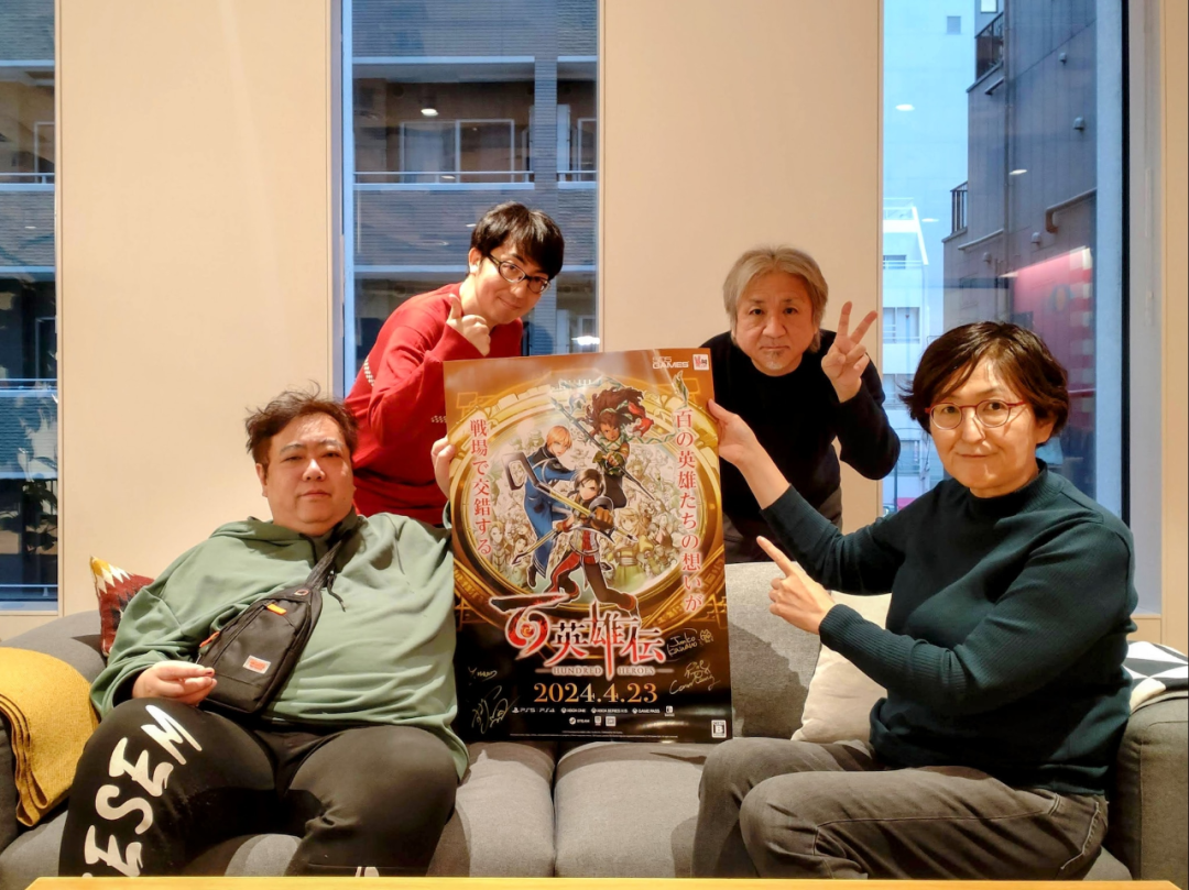 游戏主创，制作人村山吉隆（左下）于游戏上线前两个月去世