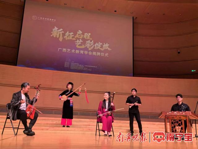 广西文化艺术中心少儿民族乐团表演少数民族乐器组合《假行僧》