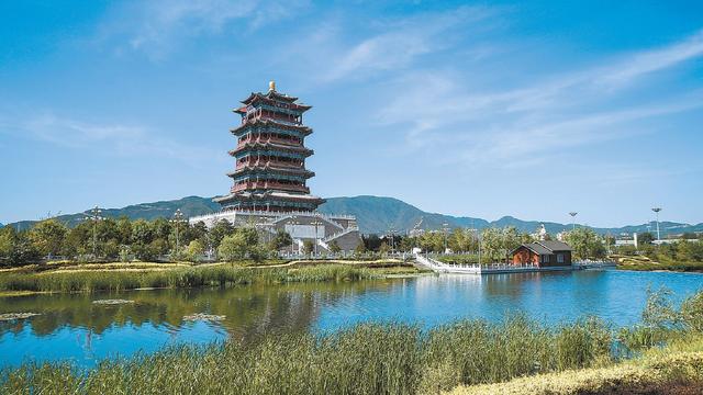 永定河畔门城湖公园山明水秀.本报记者 邓伟摄