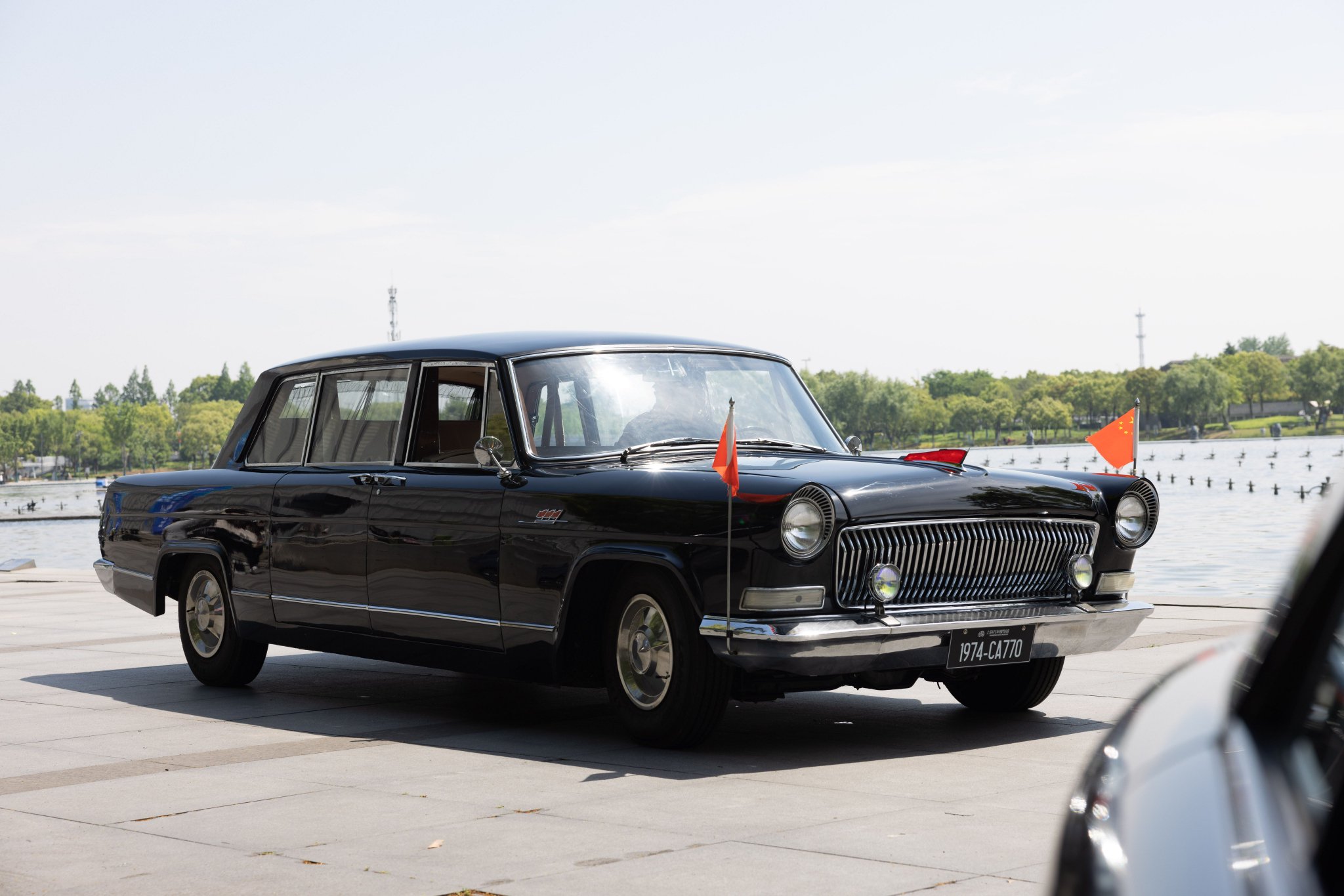 远香湖畔邂逅一场经典古董车巡游