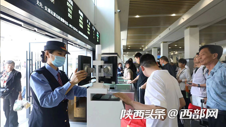 加开160趟列车服务旅客出行