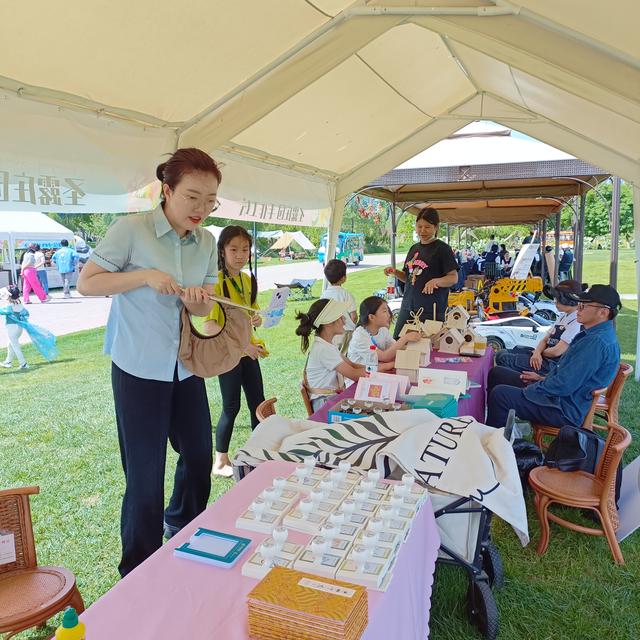 收集到设计精美的戳卡集和多款纪念戳,现场还提供自助明信片打印服务