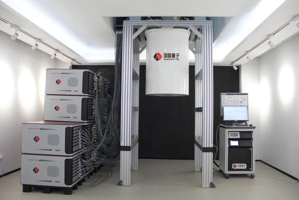 科大国盾量子技术有限公司展厅内展出的“祖冲之二号”同款超导量子计算机（2023年4月7日摄）。新华社 发