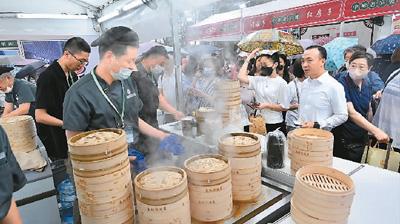 图为香港“上海美食节”活动现场。中新社记者 李志华摄