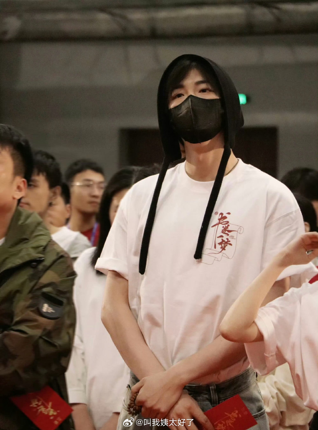 刘宇宁《书卷一梦》的开机路透图，来看看状态_新浪新闻
