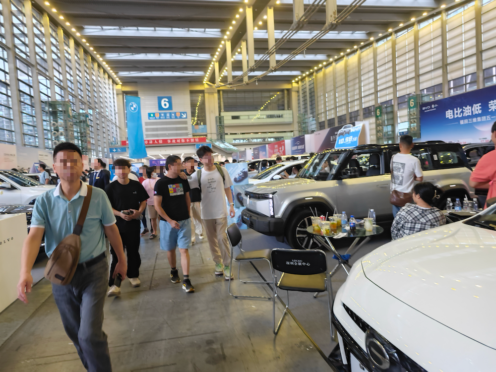 2024(五一)深圳国际车展"五一乐购节"现场,人流量密集.安宇飞/摄