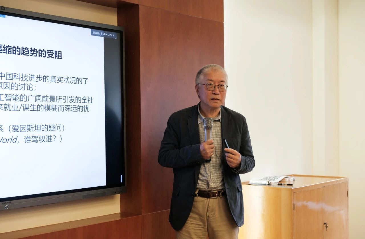 上海大学文学院教授王晓明