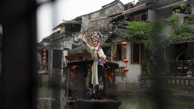 西塘古镇的特色景点被巧妙融合在戏曲艺术氛围之中。主办方供图