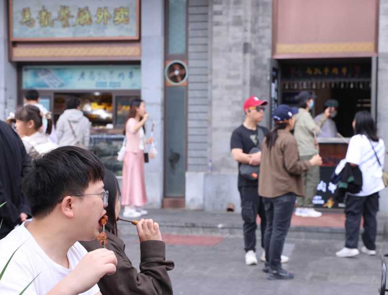 “五一”假期北京餐饮释放消费活力，景区附近老字号成热门打卡地