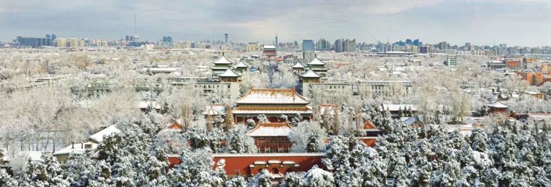 景山北眺中轴线雪霁 朱天纯摄影