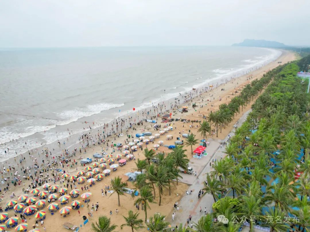中国第一滩景区倍受欢迎。