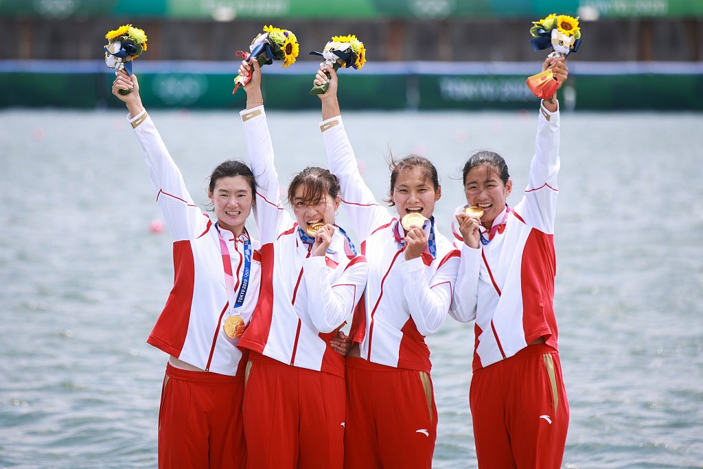 东京奥运会,中国女子四人双桨夺金.