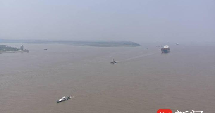 江苏8家海事部门联动，镇江史上最大新造船编队出江试航