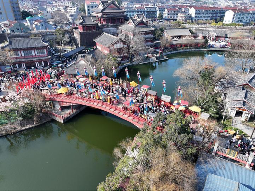 横店变"竖店",横竖规矩不能丢