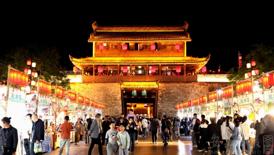 人潮涌动"大黄山",激起几多浪花?