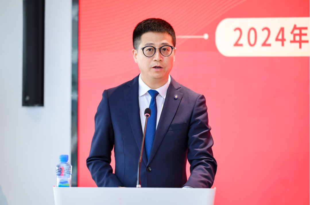 01和聂黎明一样,吕斌算是招商蛇口派驻到招商积余的分管领导,他的另一