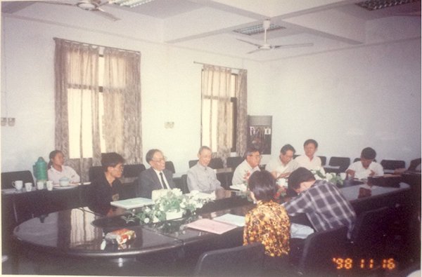 左起：答辩委员会委员郑振满、杨国桢、韩国磐、孔永松、陈在正、陈春声。