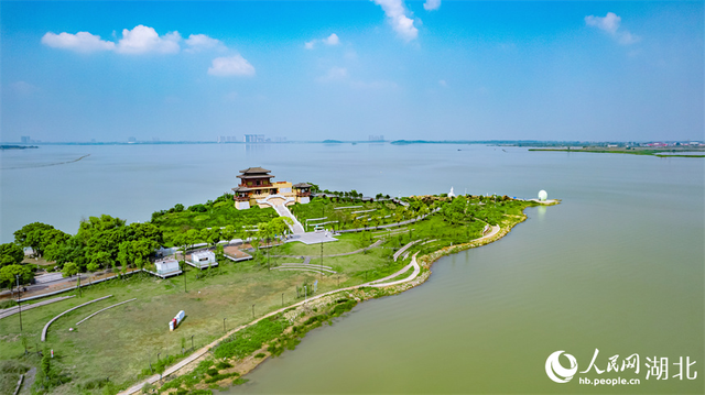 梁子岛与梁子湖风景美不胜收.人民网记者 周倩文摄
