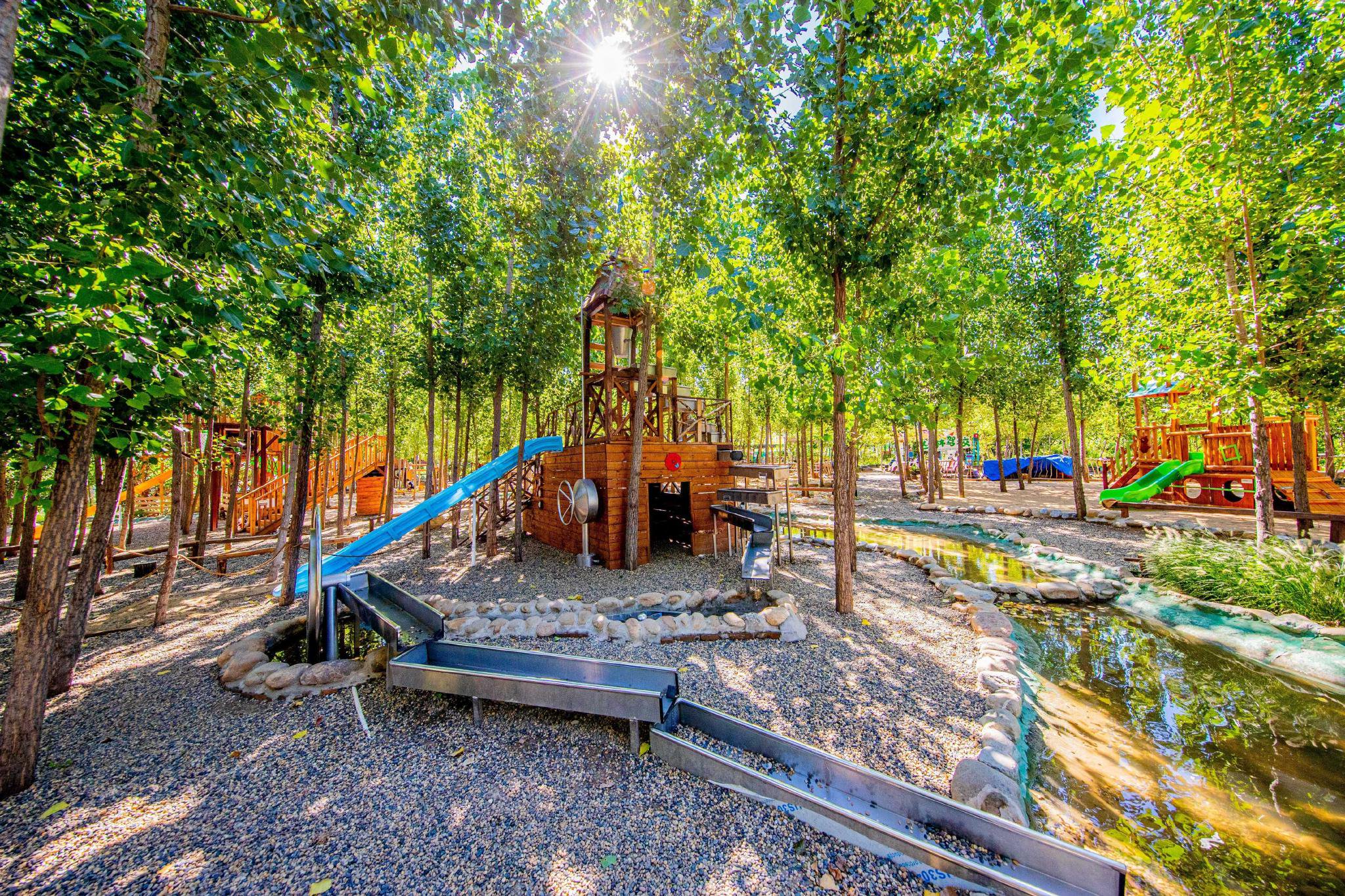 在绿野仙踪郊野乐园,宝藏探寻项目是园区内单体最大的娱乐项目,工作