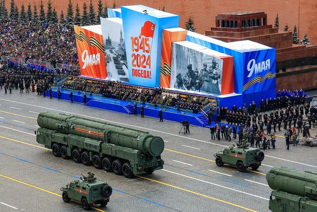 当地时间2024年5月9日，莫斯科，俄罗斯纪念卫国战争胜利79周年红场阅兵式举行，RS-24弹道导弹亮相。视觉中国 图