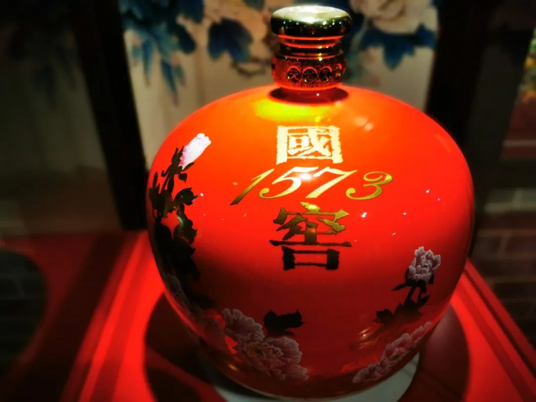 52度五粮液普五第八代最低单价900元;泸州老窖大单品52度国窖1573