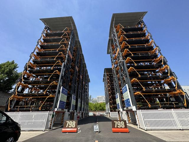 炫酷好似"摩天轮",798艺术区12层立体车库缓解园区"停车难"